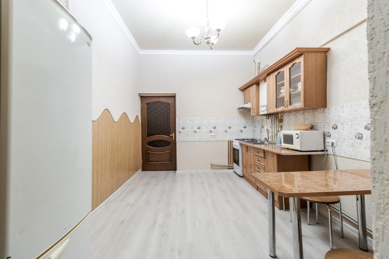 Art Balabana Apartment Lviv Buitenkant foto
